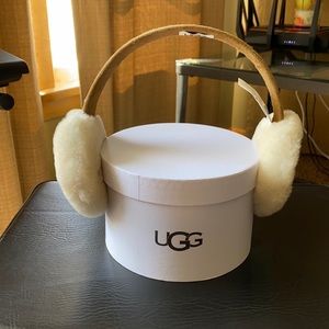 UGG earmuff gift box